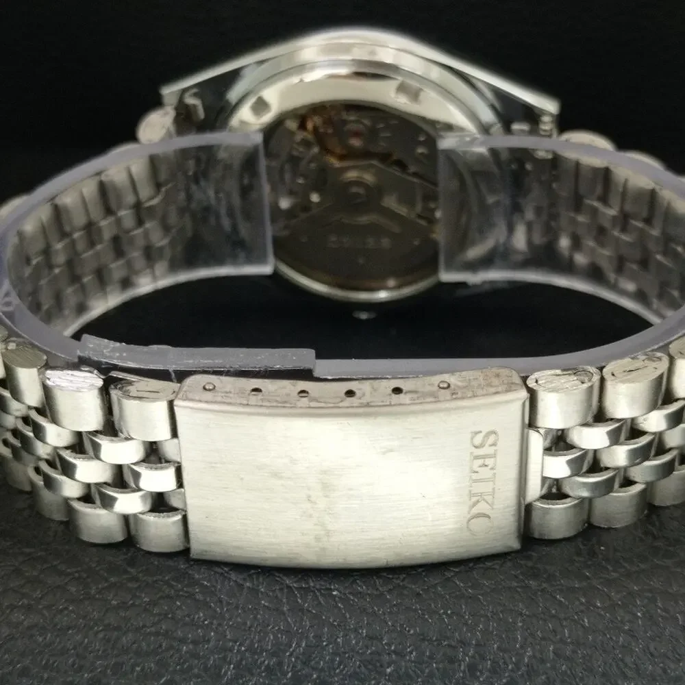 Vintage 1977 Seiko Automatic Mens Silver Watch W/daydate & Blue accents